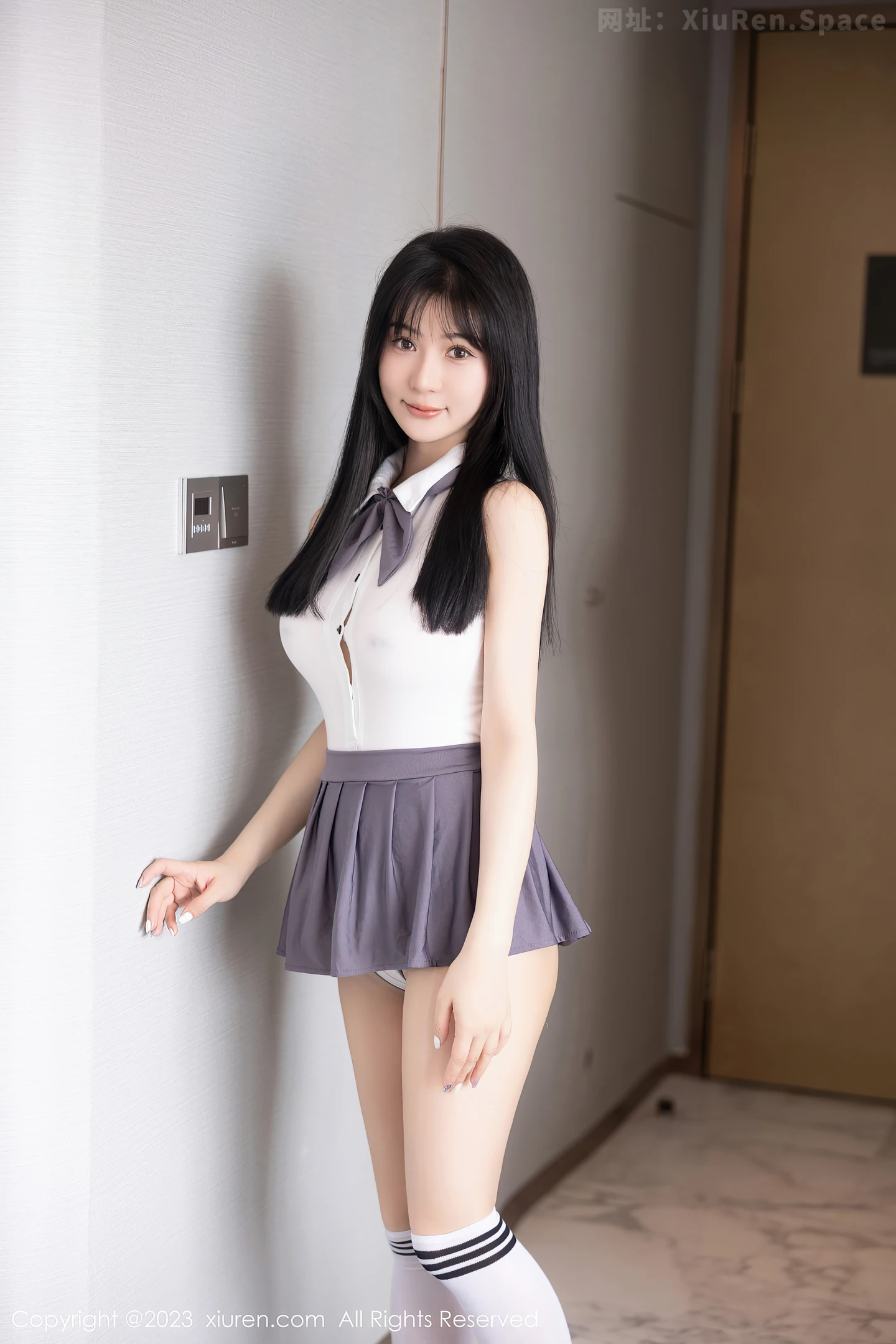 图片[3]-[XiuRen秀人网]2023.05.29 VOL.6818 柚琪Rich 紧身透视JK制服加白色丝袜美腿性感私房写真集-秀人网官方网站